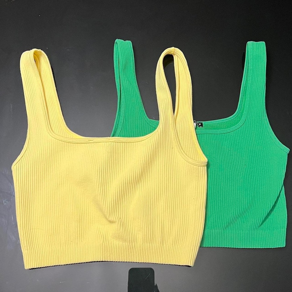 Zara 2 set seamless top in size xs/s in woman,no tears of stains,new without tag